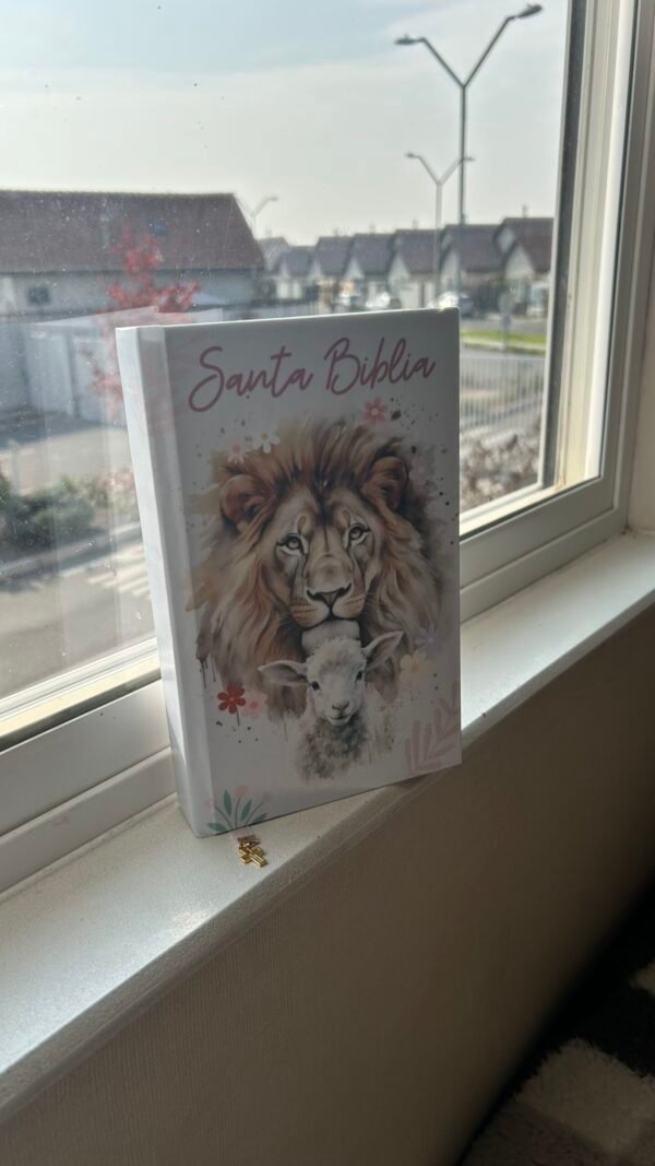 IMG_1323 Biblia León y Cordero Blanca RV1960 Compacta