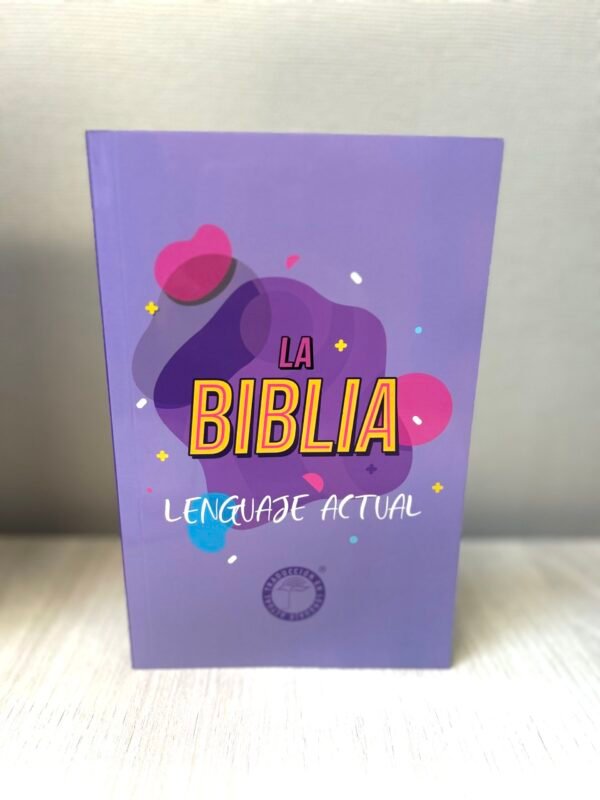 IMG_4852 Biblia Lila TLA (Lenguaje Actual)