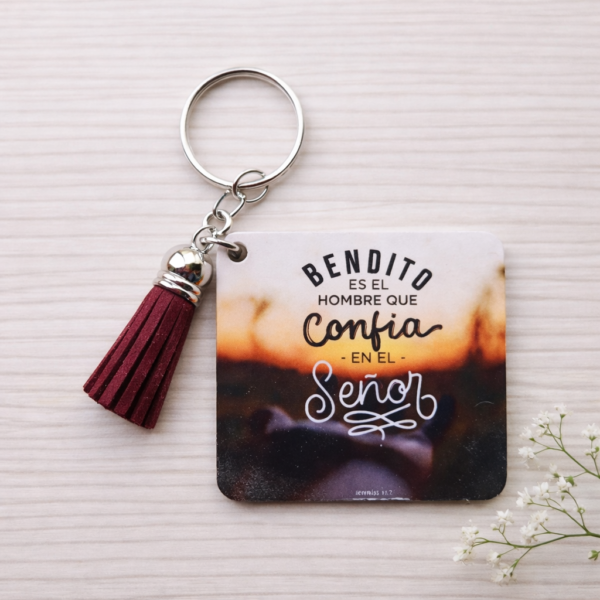 bb245524-e673-4f78-bf54-f5814e372438 Llavero Hombre que confía
