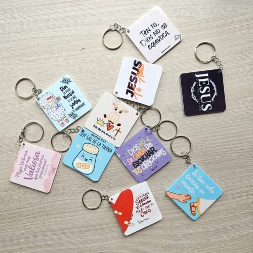 Pack de 10 llaveros surtidos